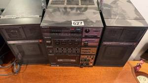 lot 627 image: Sony FH-5 Portable Stereo Component System with Detachable Speakers