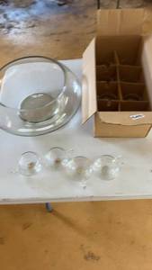 lot 648 image: Set of 12 Glass Punch Cups with 1 Large Glass Bowl