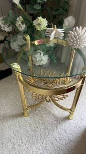 lot 670 image: Gold-Tone Glass-Top Accent Table with Decorative Floral Base