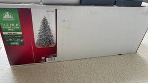 lot 671 image: 9 Pre-Lit Keystone Flocked Spruce Christmas Tree