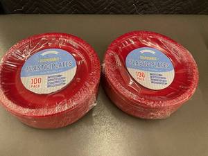 lot 34 image: 200 Count Disposable Red Plastic Plates 9 Inches