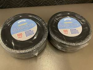lot 48 image: 200-Pack of 9-Inch Disposable Plastic Plates