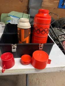 lot 11 image: Vintage 60s thermos lunch box