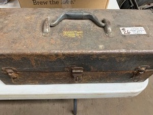 lot 26 image: Vintage tool box