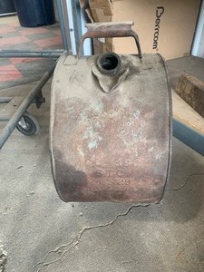 lot 74 image: Vintage gas can