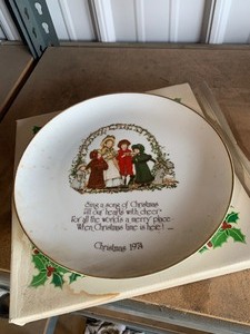 lot 90 image: Lot of Avon items and Christmas plates