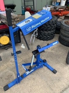 lot 103 image: Pitching machine, bikes
