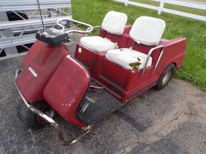 lot 8 image: Harley Davidson Golf Cart for parts or repair