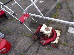 lot 20 image: 20 Super Mo-300 Push Mower