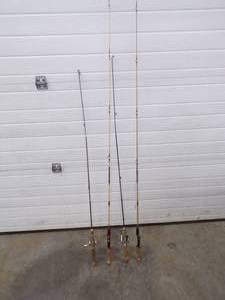 lot 39 image: 4 Vintage Fishing Rods and 2 Reels