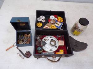 lot 49 image: Vintages Smalls and Fergus Falls Buttons