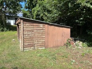 lot 94 image: 14 x 15 Wood Building
