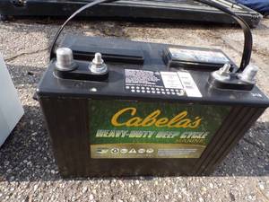 lot 102 image: Cabelas Heavy Duty Deep Cycle Battery
