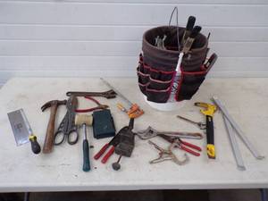lot 121 image: Tool Pail with Bucket mate and Tools