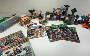 lot 211 image: Large LEGO Minecraft Set with Mixed Building Kits and Minifigures
