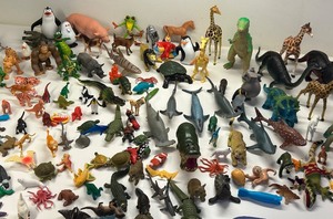lot 219 image: Collection of 100 Toy Safari and Marine Animals