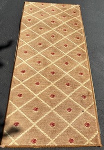 lot 141 image: Elegant Beige and Red Geometric Pattern Runner Rug with pad