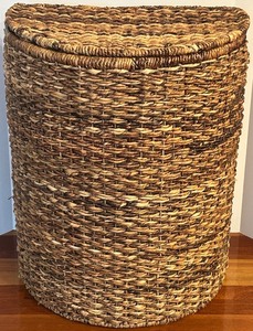 lot 44 image: Woven Natural Fiber Hamper Basket with Hinged Lid