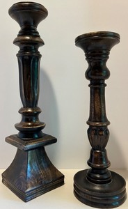 lot 107 image: Set of 2 Wooden Candle Holders with Rich Finish