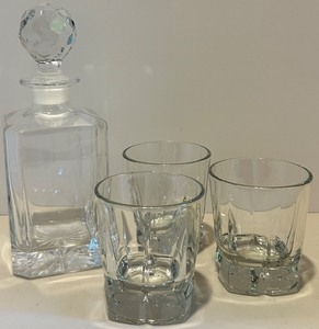lot 115 image: Crystal Whiskey Decanter with Stopper and 3 Matching Tumblers