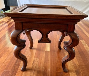 lot 169 image: Vintage Wooden Coffee Table with Curved Legs