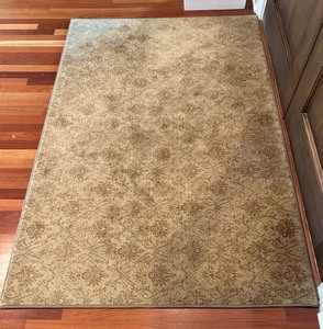 lot 170 image: Large Elegant Floral Pattern Beige Rug