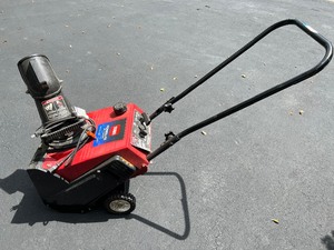 lot 101 image: Toro Powerlite 98cc 16-Inch Snow Blower with Electric Start