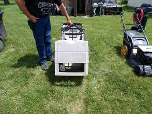 lot 3 image: Suncast Garden Hose Holder