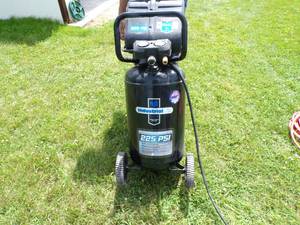 lot 4 image: Air Compressor