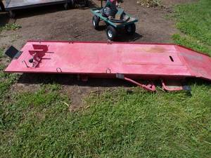 lot 8 image: Motorcycle Lift