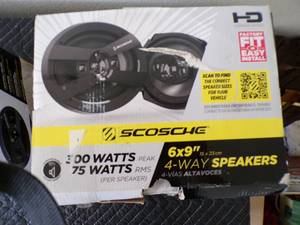 lot 24 image: Scosche Speakers 6x9