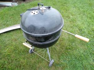 lot 60 image: Weber Charcoal Grill w Electric Rotesserie