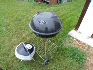 lot 67 image: 3 BBQ Grills