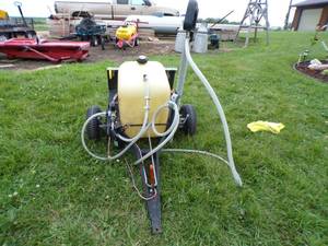 lot 70 image: 10 Gallon Sprayer - Pull Behind