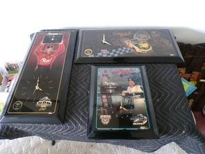 lot 80 image: 3 - Collector Dale Earnhardt & Dale Earnhardt Wall Clocks