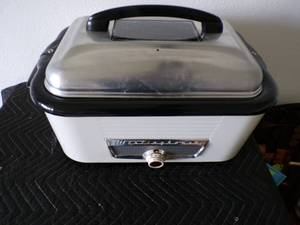 lot 94 image: Westinghouse Roaster Oven