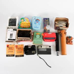 lot 38 image: Vintage Kids CameraTelescopeWalkie Lot
