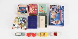 lot 36 image: Vintage Toy Lot w Obama Trading Cards
