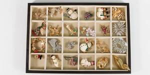 lot 57 image: Costume Jewelry Pin Lot - Santa
