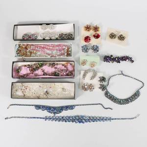 lot 48 image: Costume Jewelry Lot