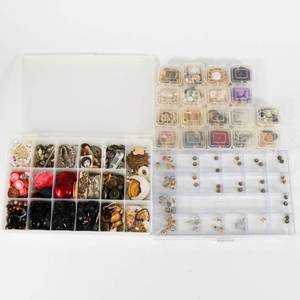 lot 46 image: Large Costume Jewelry Lot - Earrings, Pendants, Beads