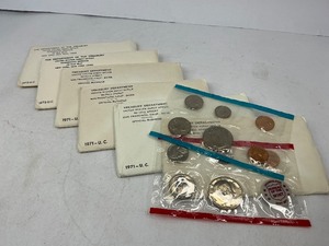 lot 51 image: 6x Mint Sets from 1971-1972