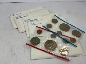 lot 53 image: 5x Mint Sets from 1976-1978
