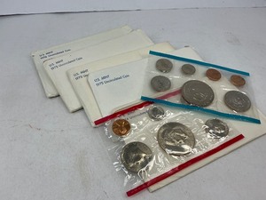 lot 54 image: 5x Mint Sets from 1974-1976