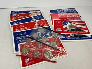 lot 56 image: 5x Mint Sets from 2002-2005