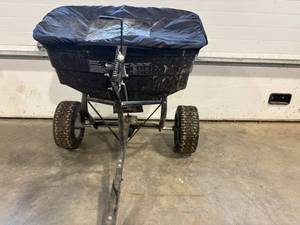 lot 14 image: Agri-Fab Spreader