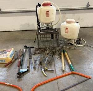lot 17 image: Landscape tools, Traps, Sprayers
