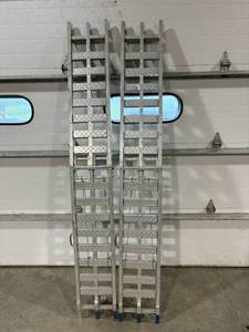 lot 20 image: Daws Loading Ramps