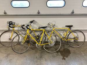 lot 51 image: 3 Vintage Schwinn Bicycles