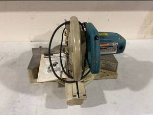 lot 82 image: Makita Compound Sliding Saw